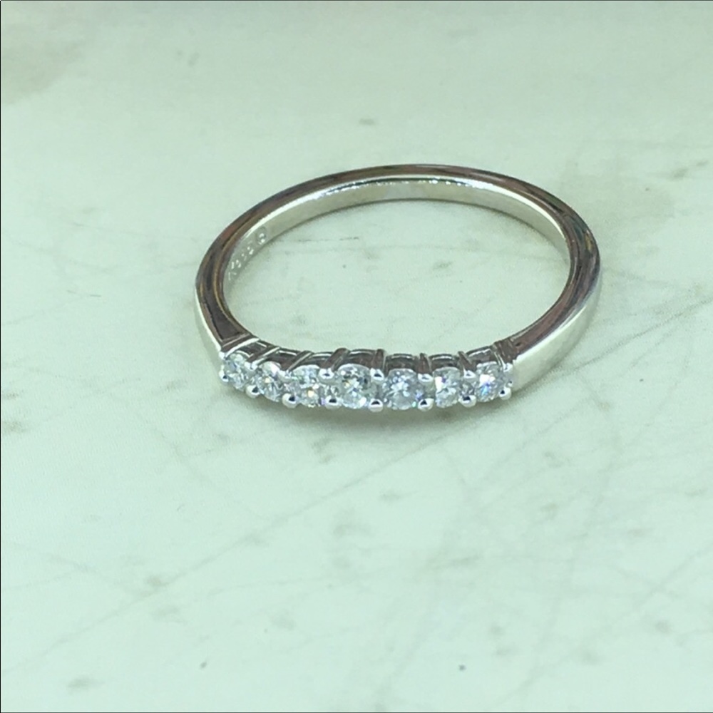 Ladies 14k White Gold VS Quality Diamonds Band - Picture 3 of 6